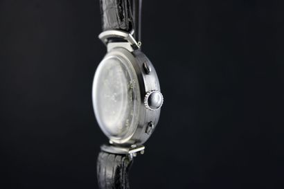 null ARSA 1940s
Montre chronographe bracelet en acier. Boitier rond avec anses articulées...