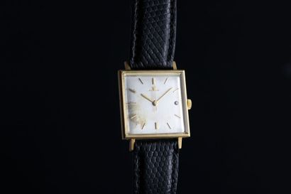 null JAEGER-LECOULTRE 
Montre bracelet en or jaune 18k. Boitier carré. Fond à vis...