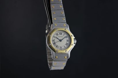 null CARTIER Santos Octagon ref. 0907
Ladies' gold and steel wristwatch. Round case...