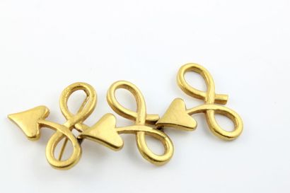 null Line VAUTRIN (1913-1997)
Boucle articulée trois éléments à motifs de coeurs
Bronze...