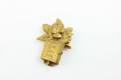 null Line VAUTRIN (1913-1997)
Broche figurant un livre ouvrant titré "les pensées"...