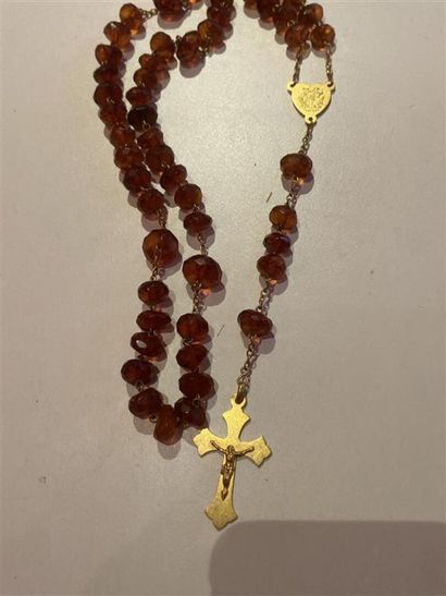 null Rosary in 18K (750/1000) yellow gold consisting of a chain supporting 58 amber...