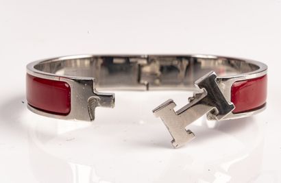 null HERMES
Clic H" opening bracelet in palladium-plated metal and red enamel centered...