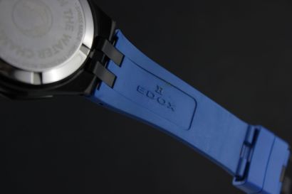 null EDOX Delfin réf. 10109
Montre chronographe bracelet en acier anodisé noir. Boitier...