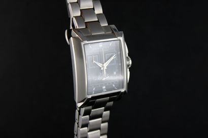 null HAMILTON réf. H304120
Montre chronographe bracelet en acier. Boitier carré....