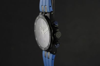 null EDOX Delfin réf. 10109
Montre chronographe bracelet en acier anodisé noir. Boitier...