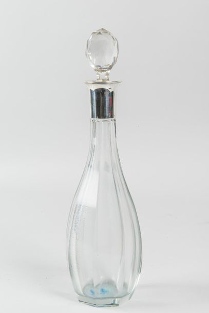 null Carafe en cristal à pans, la collerette en argent

H : 39 cm