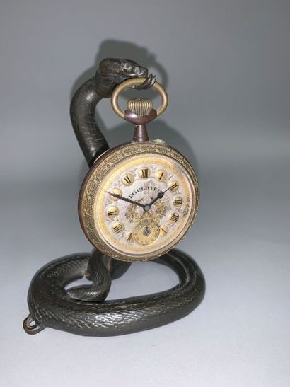 Porte-montre figurant un serpent en bronze.

On...