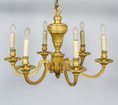 BAGUES Lustre à six lumières en bronze doré

Style Louis XVI

H : 45 cm D : 64 c...