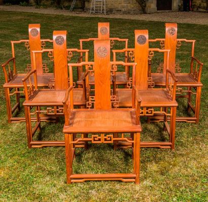 null CHINE

Suite de six fauteuils en bois mouluré, ajouré et sculpté, le dossier...