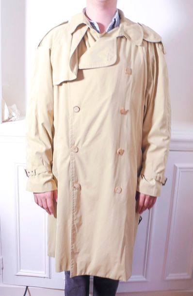 Hermès, Imperméable d'homme, taille 54

On y joint un manteau d'homme en cachemire...