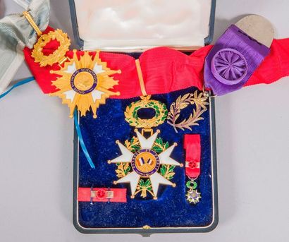 null Lot comprenant dans un coffret les insignes de la Légion d'honneur : médaille...