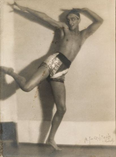 BORIS LACHOWSKY ET DIVERS Paris, 1931.

Portraits de Nina Mjedlova. Danseurs russes,...