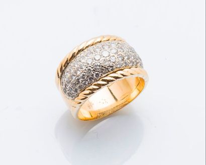 null Bague bandeau en or jaune 18 carats (750 millièmes) pavée de diamants taillés...