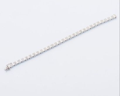 null Bracelet ligne en or gris 18 carats (750 millièmes), chaque maillon rectangulaire...