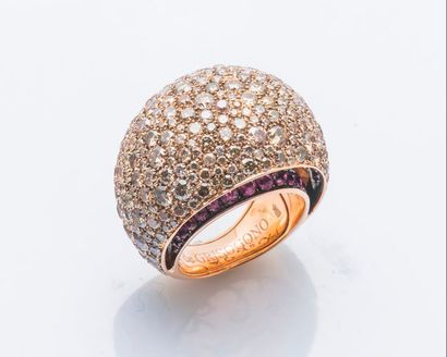 DE GRISOGONO Importante bague bombée en or rose 18 carats (750 millièmes) formant...