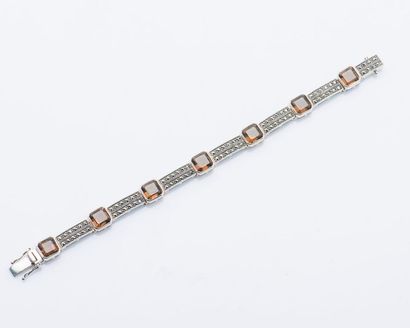 null Bracelet articulé en argent (925 millièmes) serti de quartz brun et de marcassite.

Longueur...