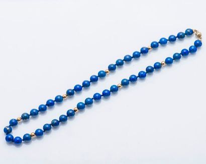 null Collier de perles de lapis-lazuli rythmées de perles en or jaune 14 carats (585...