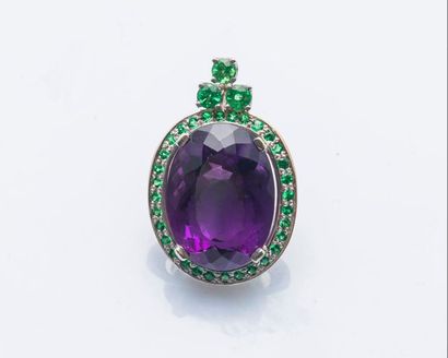 null Pendentif en or gris 18 carats (750 millièmes) sertie d’une améthyste ovale...