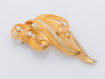 null Spray lapel clip brooch in 18 karat yellow and white gold (750 thousandths)...