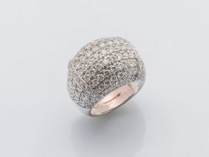 null 18 karat (750 thousandths) white gold ball ring paved with brilliant-cut diamonds...