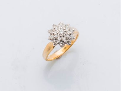 null Flower ring in 18 karat yellow gold (750 thousandths), the bezel forming a button...