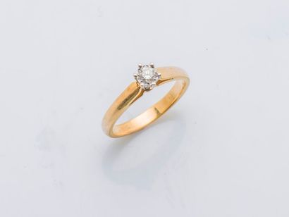 null Solitaire ring in 18 karat yellow gold (750 thousandths) set with a brilliant-cut...