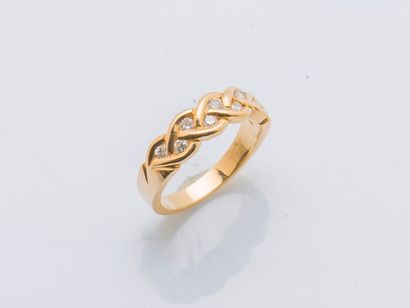 null 18 karat (750 thousandths) yellow gold braided band ring set with brilliant-cut...