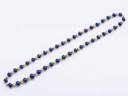null Long necklace of lapis lazuli pearls alternating with textured 18 karat (750...