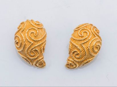 TIFFANY & CO Pair of 14k yellow gold (585 thousandths) drop ear clips with filigree...