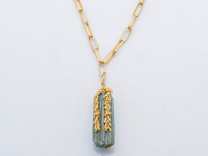 null Long necklace in 9 carat (385 thousandths) yellow gold composed of a large chain...