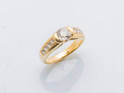 null 18 karat (750 thousandths) yellow gold ring set with an antique cut diamond...