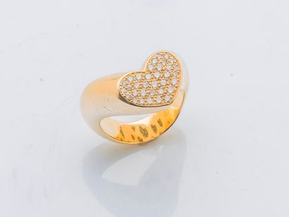 null Bague coeur en or jaune 18 carats (750 millièmes), le chaton pavé de diamants...