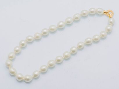 null Collier de perles fantaisies irrégulières, fermoir en or jaune 18 carats (750...