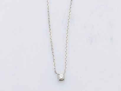 null Necklace in 18 karat white gold (750 thousandths) made of a fine chain holding...