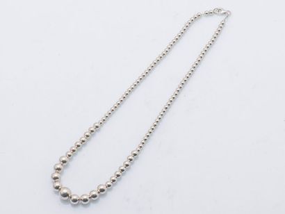null Marseilles necklace made of falling silver pearls (925 thousandths). Silver...