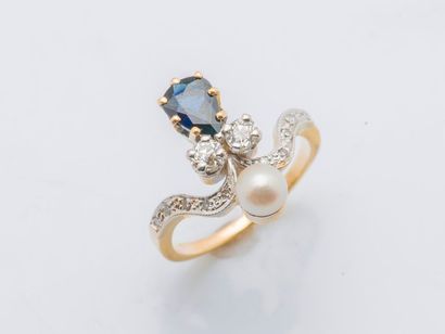null 18 karat (750 thousandths) yellow gold aigrette ring set with a pear-cut sapphire...