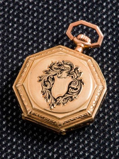 null Octagonal neck watch in 14-carat yellow gold (585 thousandths). The guilloché...