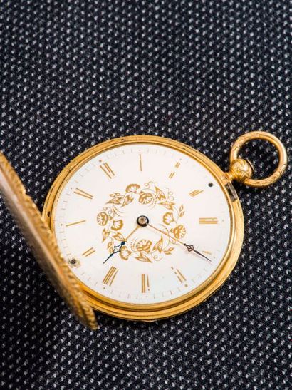 null Soap pocket watch in 18-carat yellow gold (750 thousandths). The chiselled hood...
