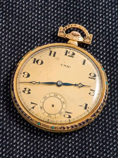 UNIC Pocket watch in 18-carat yellow gold (750 thousandths). The guilloché background...