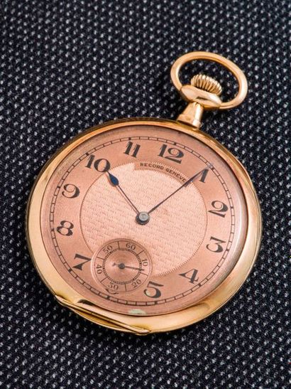 RECORD GENEVE Pocket watch in 18-carat yellow gold (750 thousandths). The back is...