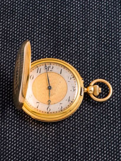 null Soap pocket watch in 18-carat gold (750 thousandths). The guilloche background...