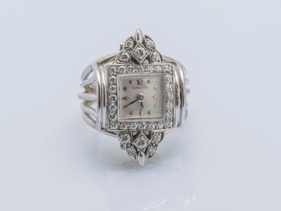 null Bague montre or gris 18 carats (750 millièmes) agrémentée d’une montre Omega,...