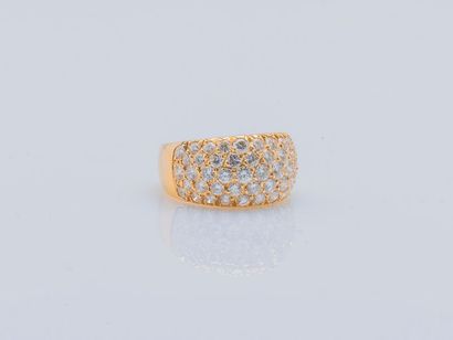 VAN CLEEF & ARPELS Bague bandeau en or jaune 18 carats (750 millièmes) pavée de diamants...