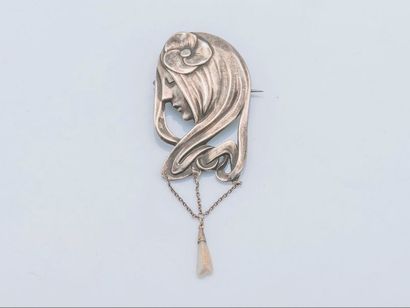 null Broche en argent (925 millièmes) représentant un profil de femme, une fleur...