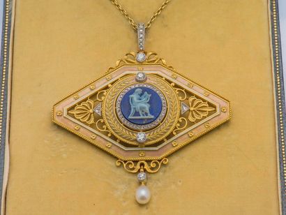 Léopold GAUTRAIT & Léon GARIOD vers 1905 Chaîne et pendentif en or jaune 18 carats...