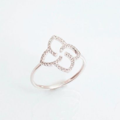 null Ring in 18 carat white gold (750 thousandths) adorned with an openwork flower...