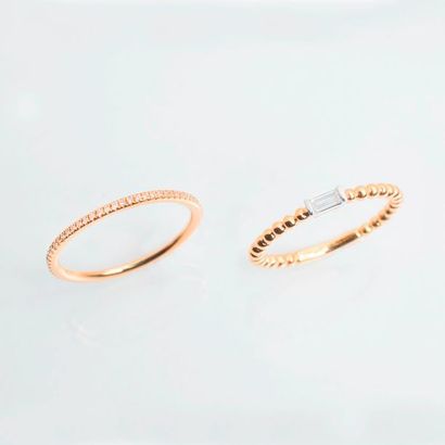 null Set of two 18 karat (750 thousandths) yellow gold wedding rings, one set with...