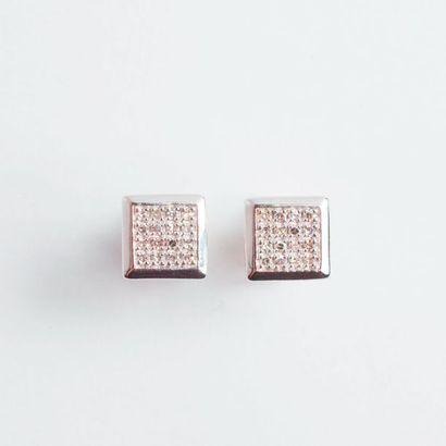 null Paire de boutons d'oreilles en or gris 18 carats (750 millièmes) de forme carrés...