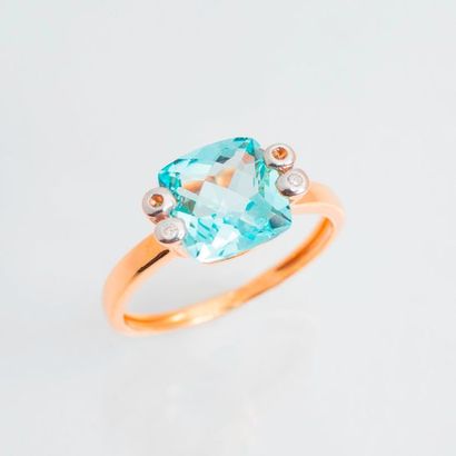 null Ring in 18K yellow gold (750 thousandths) set with a cushion cut blue topaz...